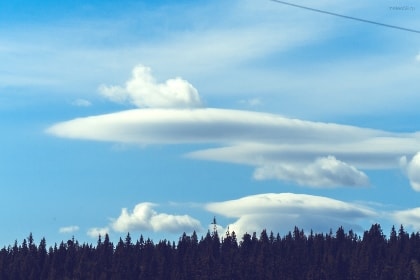 Высоко-кучевые чечевицеобразные облака (Altocumulus lenticularis)