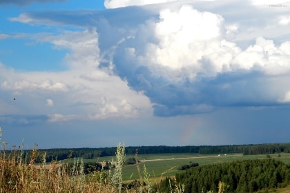 Кучево-дождевое облако (Cumulonimbus) и радуга